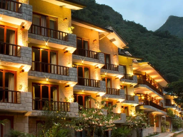 Ollantaytambo or Aguas Calientes: where to sleep before visiting Machu Picchu