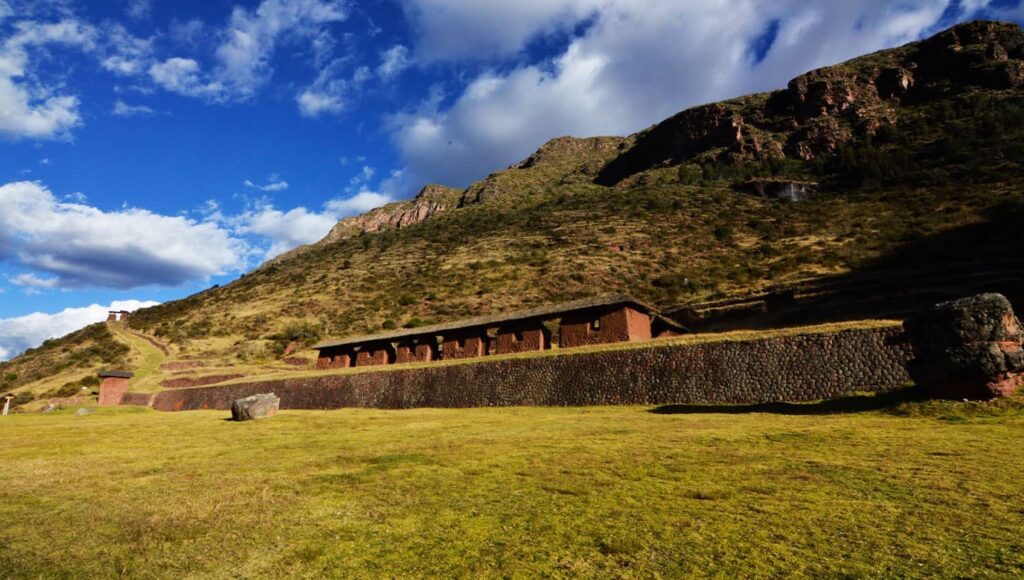 The architecture of Huchuy Qosqo