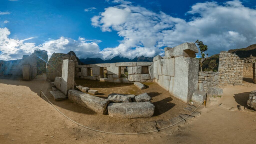 Plaza del Templo de Tres Ventanas