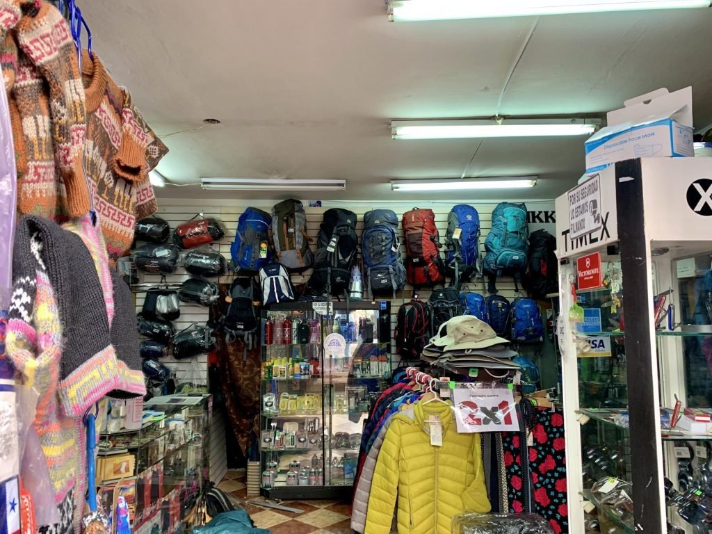 Tienda de bastones y otros accesorios de trekking