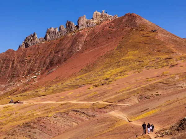 Palcoyo, la montaña de colores que pocos conocen