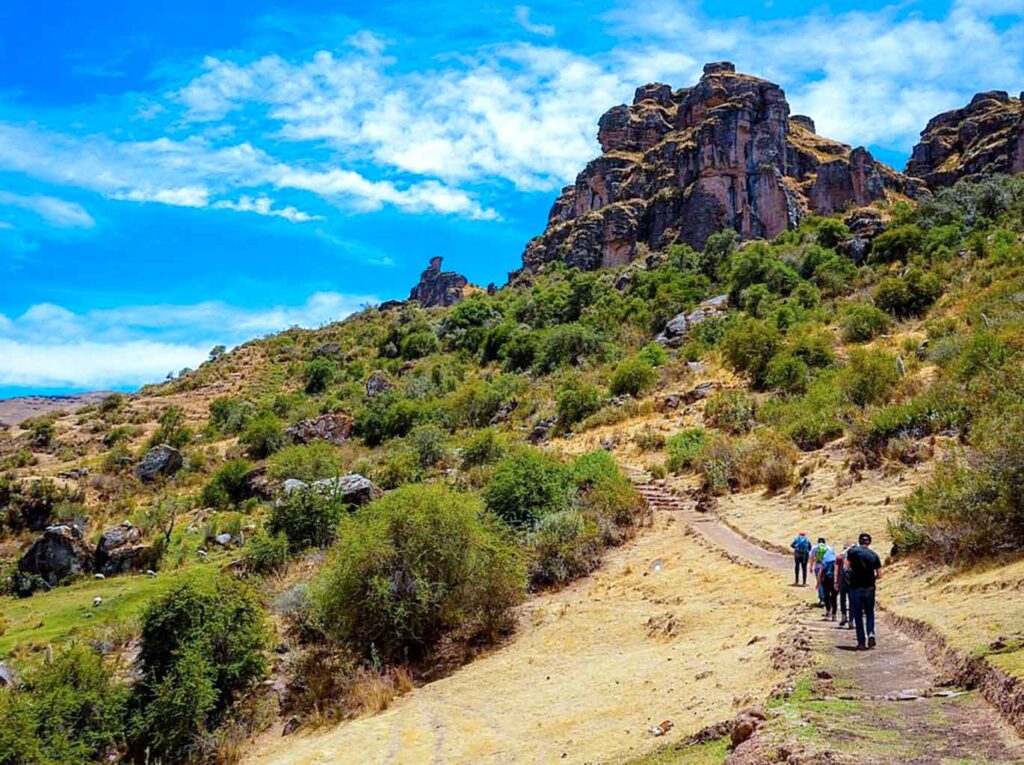 Hiking along the route to Waqrapukara