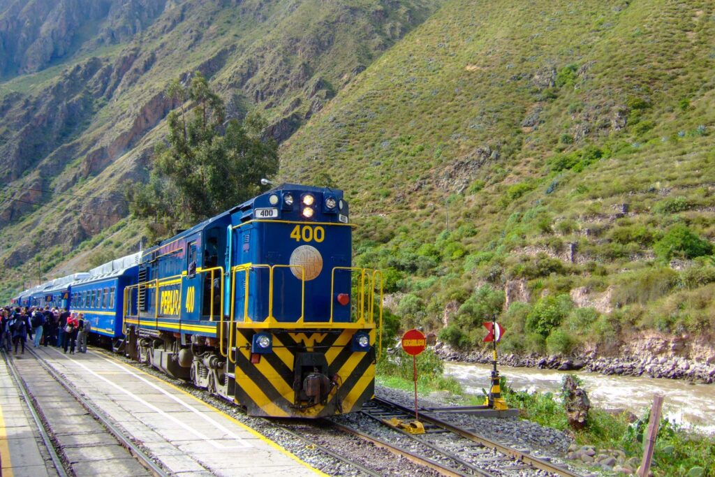 Estación Ollantaytambo destino Aguas Calientes (pueblo Machu Picchu)