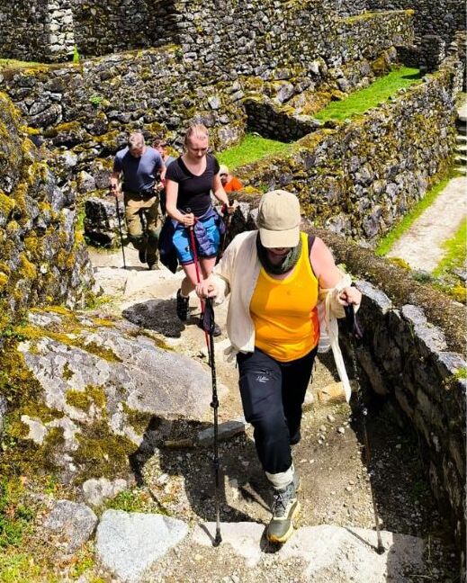 Uso de bastones en trekking Camino Inca