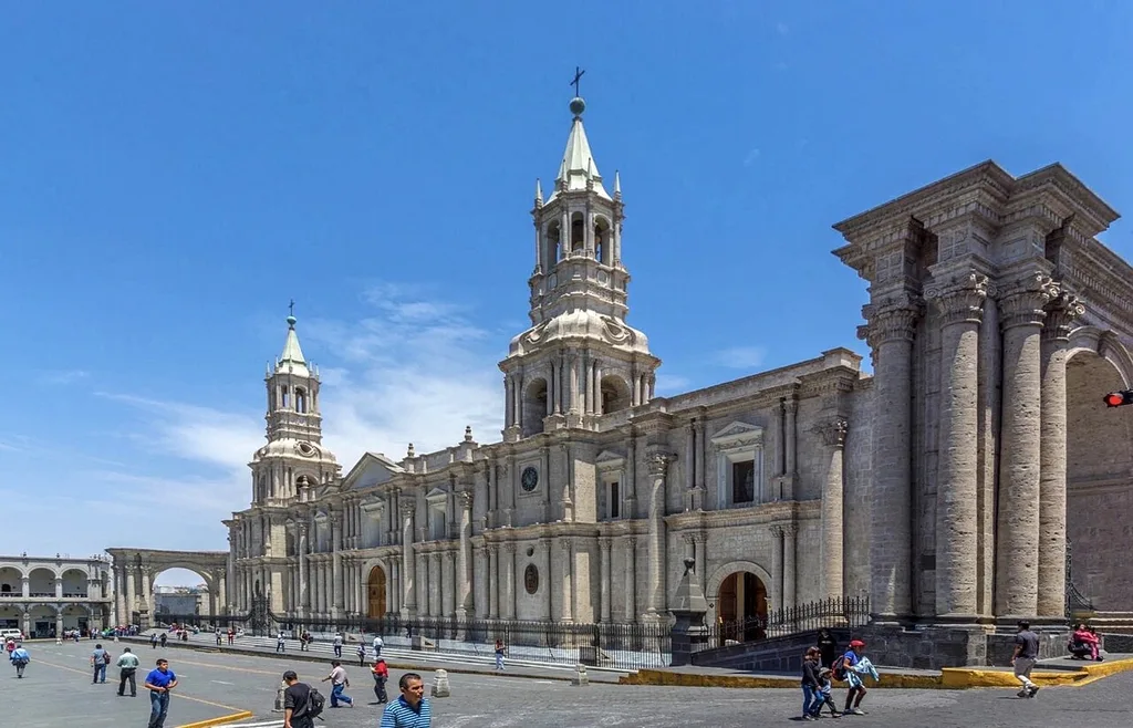 Catedral de Arequipa en la Plaza de Armas