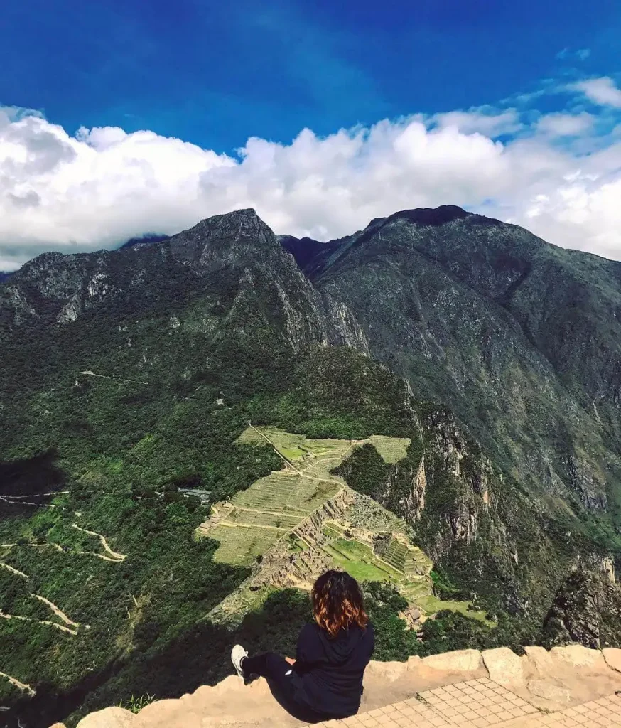 Huayna Picchu con vista a Machu Picchu